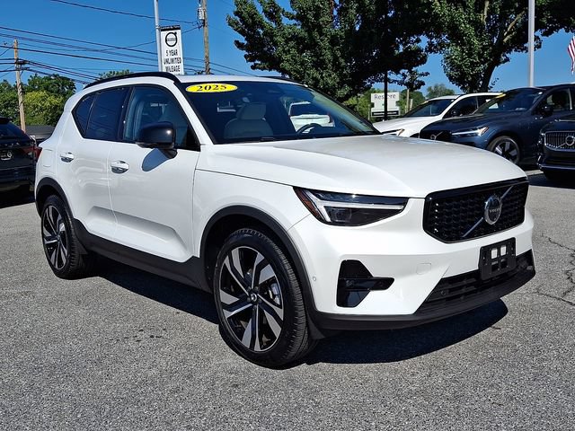 Certified 2025 Volvo XC40 B5 Ultra AWD/4WD image 1