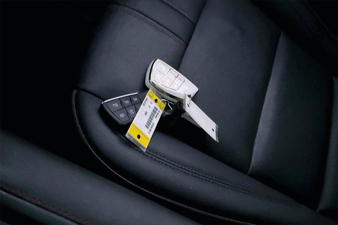 Used 2023 Chevrolet Tahoe RST w/ Luxury Package image 30