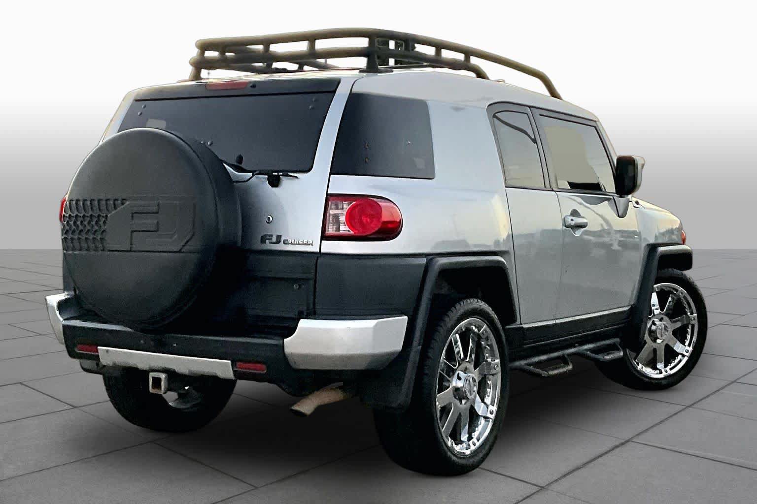 Used 2008 Toyota FJ Cruiser 2WD w/ Upgrade Pkg 1 image 12