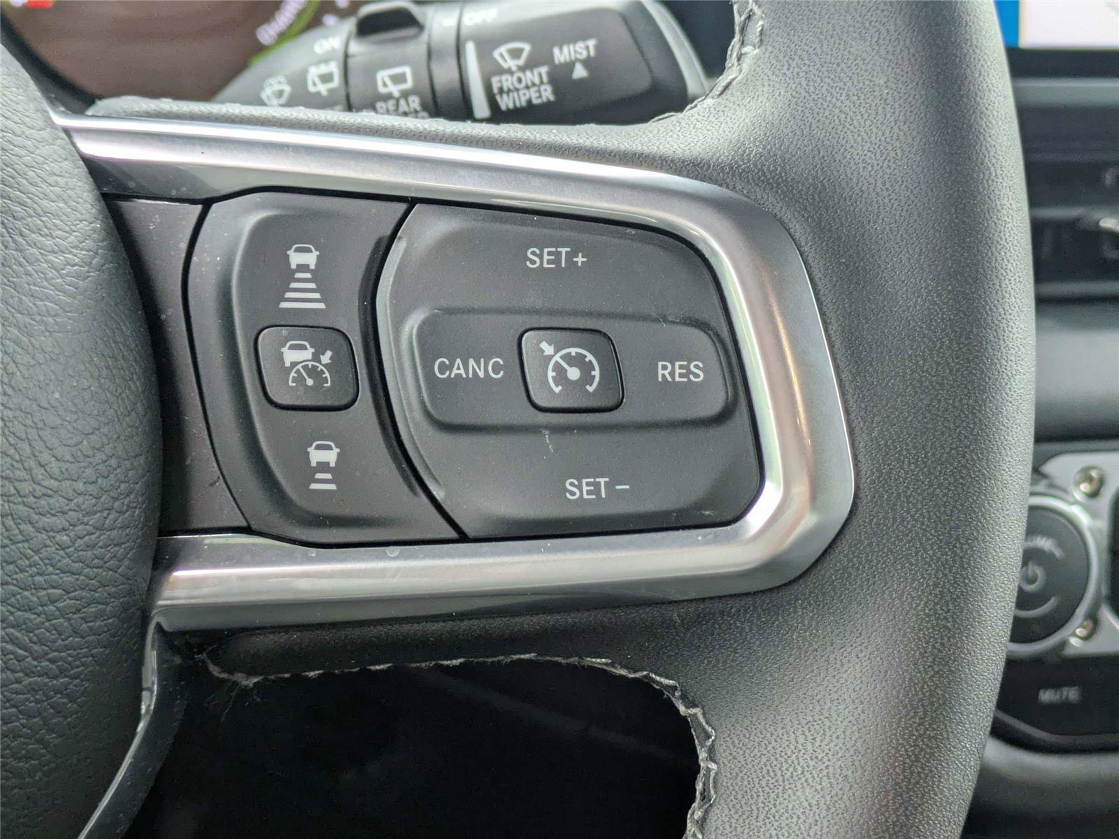 Used 2025 Jeep Wrangler Sahara w/ Safety Group AWD/4WD image 28