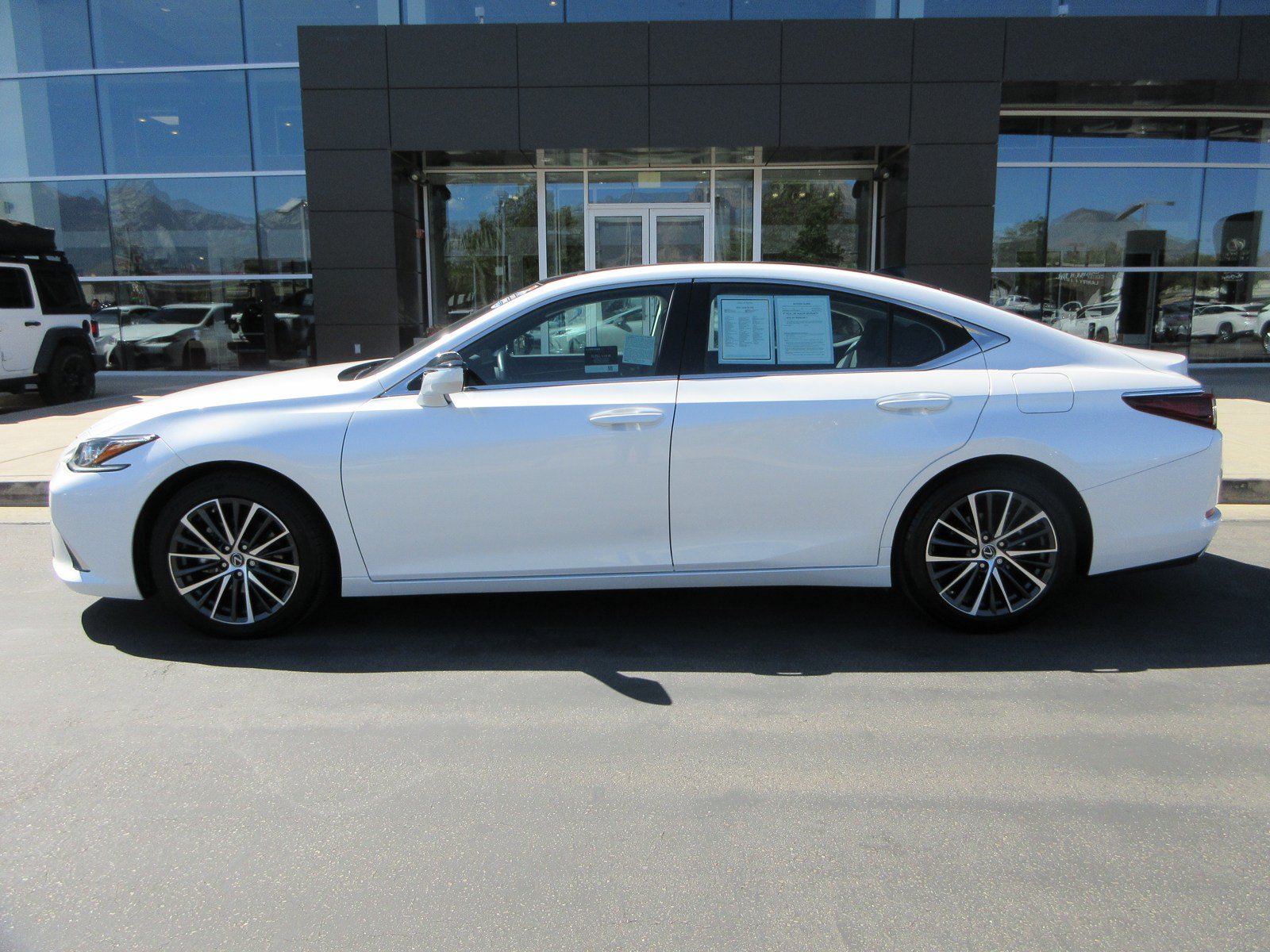 Used 2025 Lexus ES 350 w/ Premium Package FWD image 3