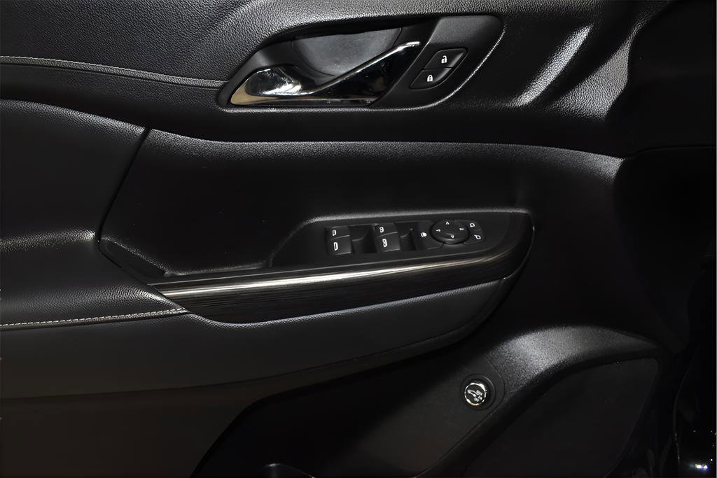 Used 2023 GMC Acadia SLT image 24