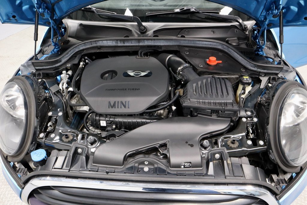 Used 2019 MINI Cooper 4-Door Hardtop w/ Signature Upholstery Package image 17