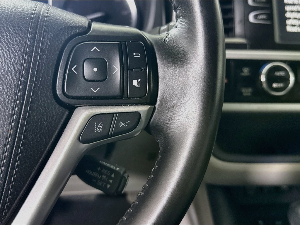 Certified 2019 Toyota Highlander XLE AWD/4WD image 22