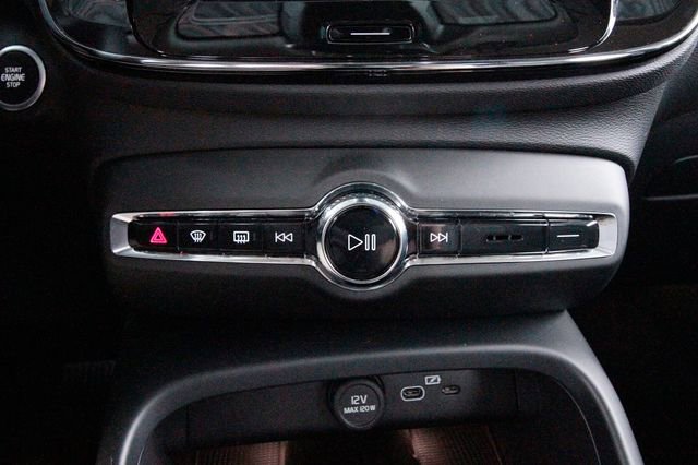 Certified 2025 Volvo XC40 B5 Ultra w/ Protection Package Premier image 16