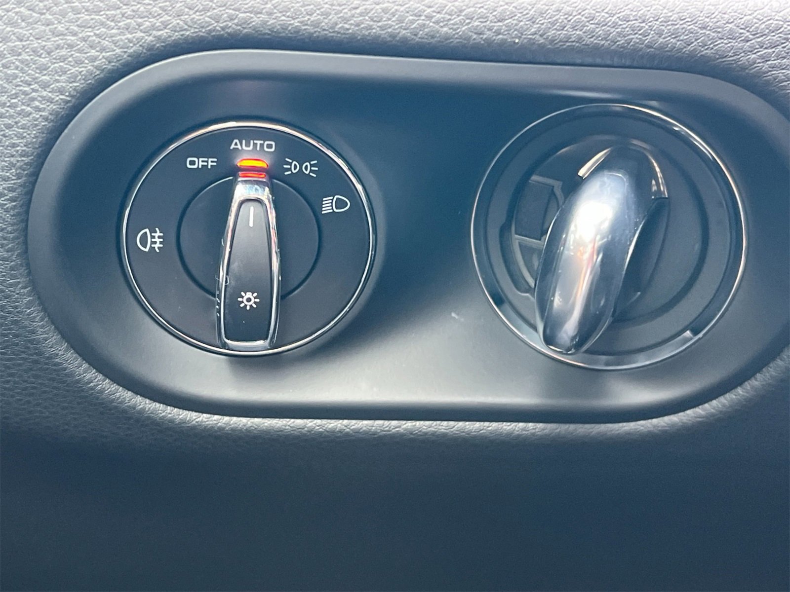 Used 2025 Porsche Macan image 31