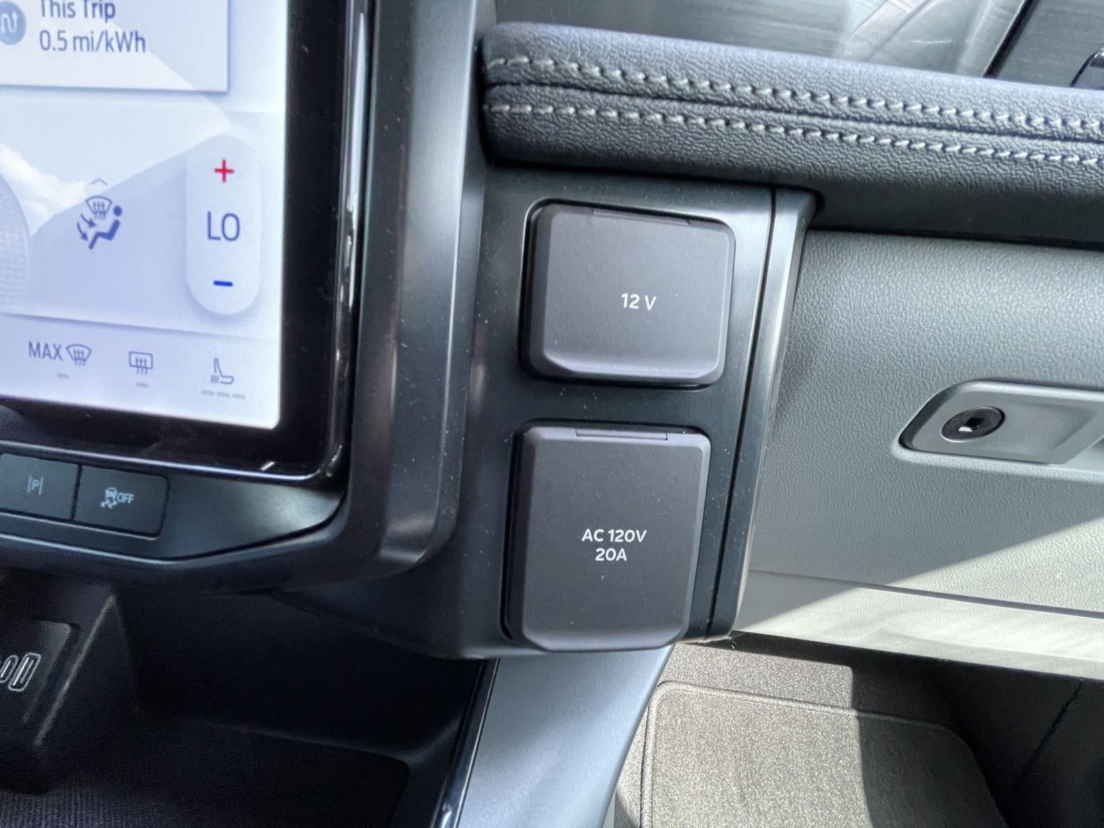 New 2025 Ford F150 Lightning Flash AWD/4WD image 30