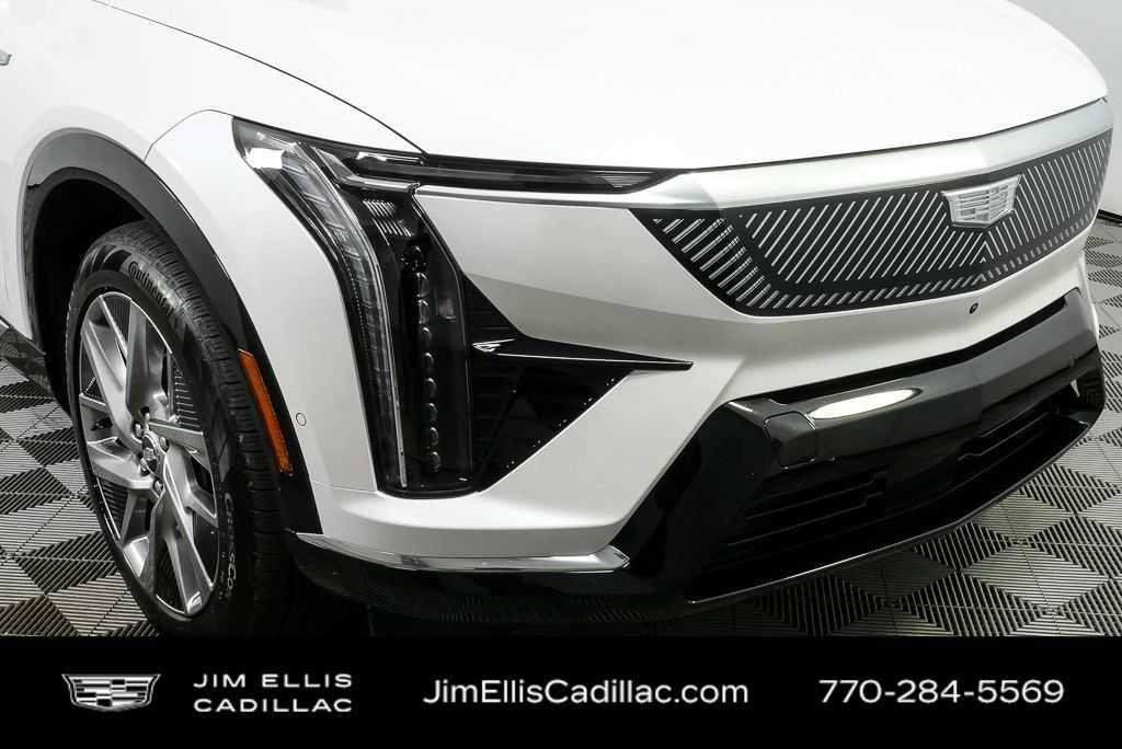 Certified 2025 Cadillac Optiq Luxury 2 w/ LPO, Floor Liner Package AWD/4WD image 35
