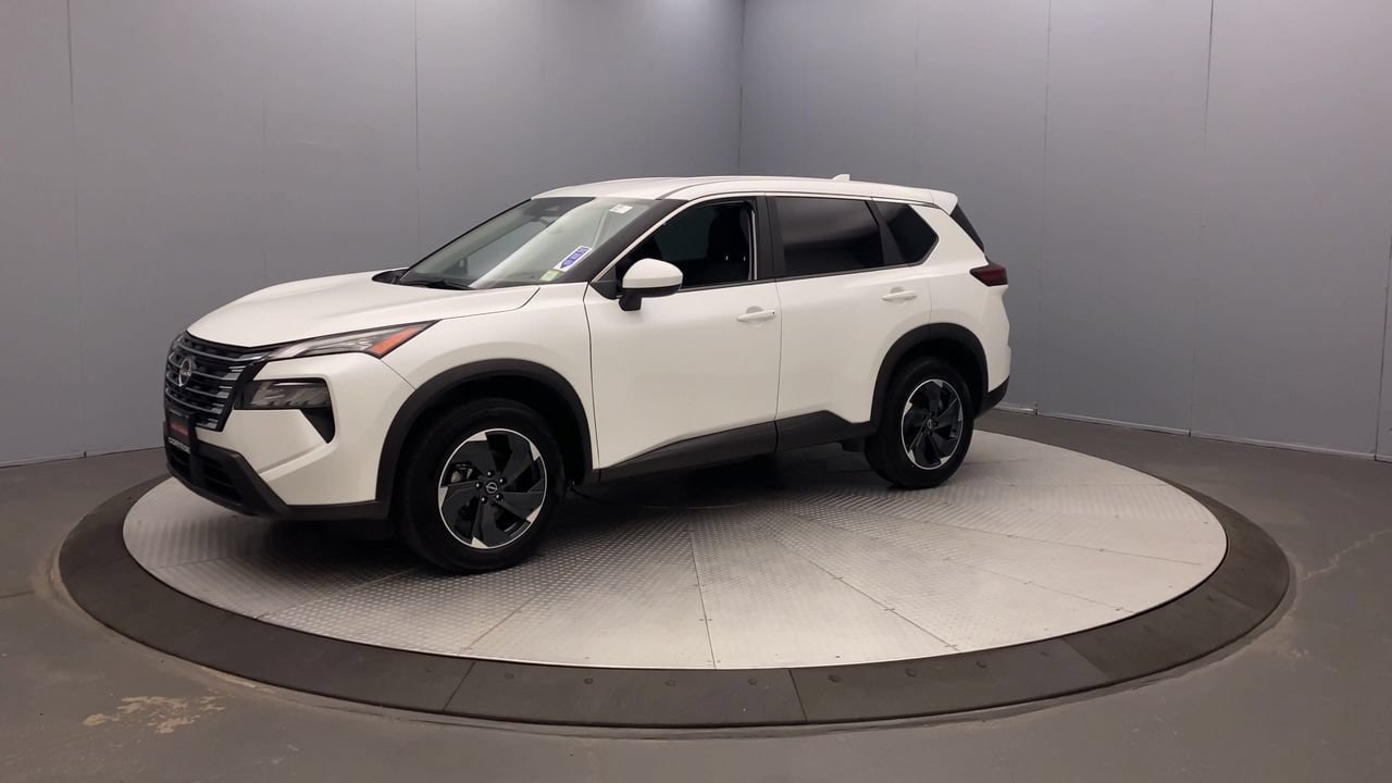 Used 2025 Nissan Rogue SV AWD/4WD image 9