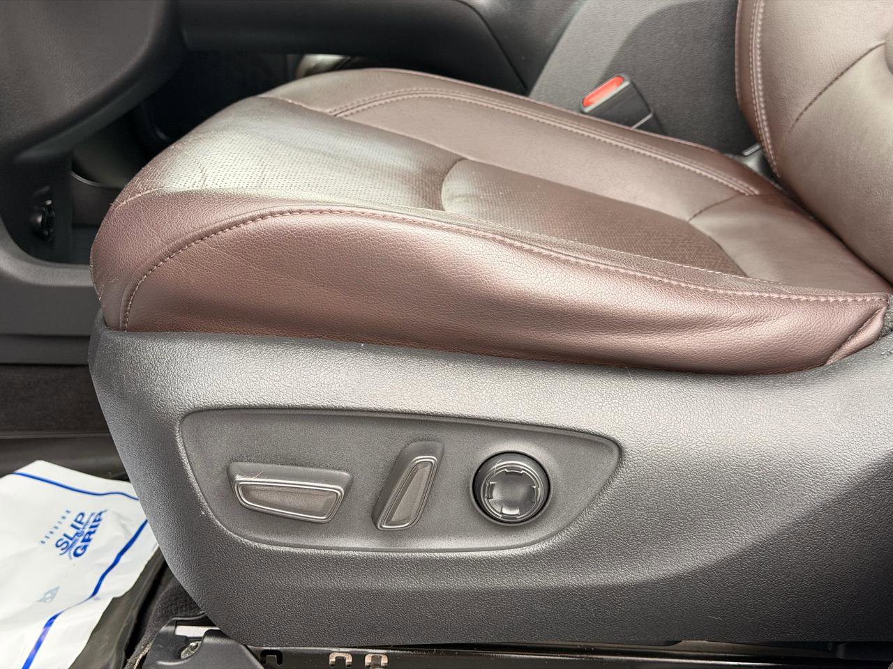 Used 2022 Toyota Sienna Platinum image 29