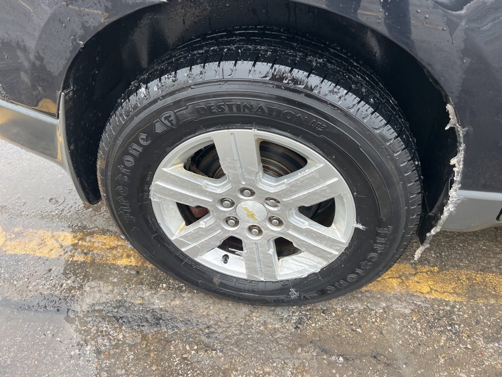 Used 2011 Chevrolet Traverse LT image 13