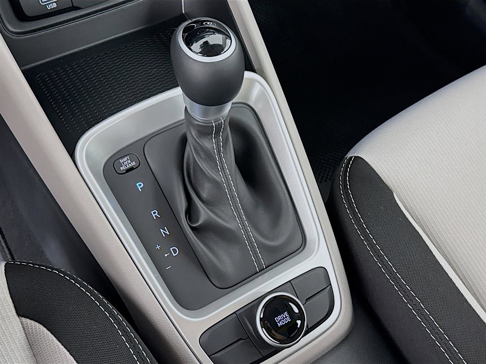 New 2025 Hyundai Venue SEL image 18