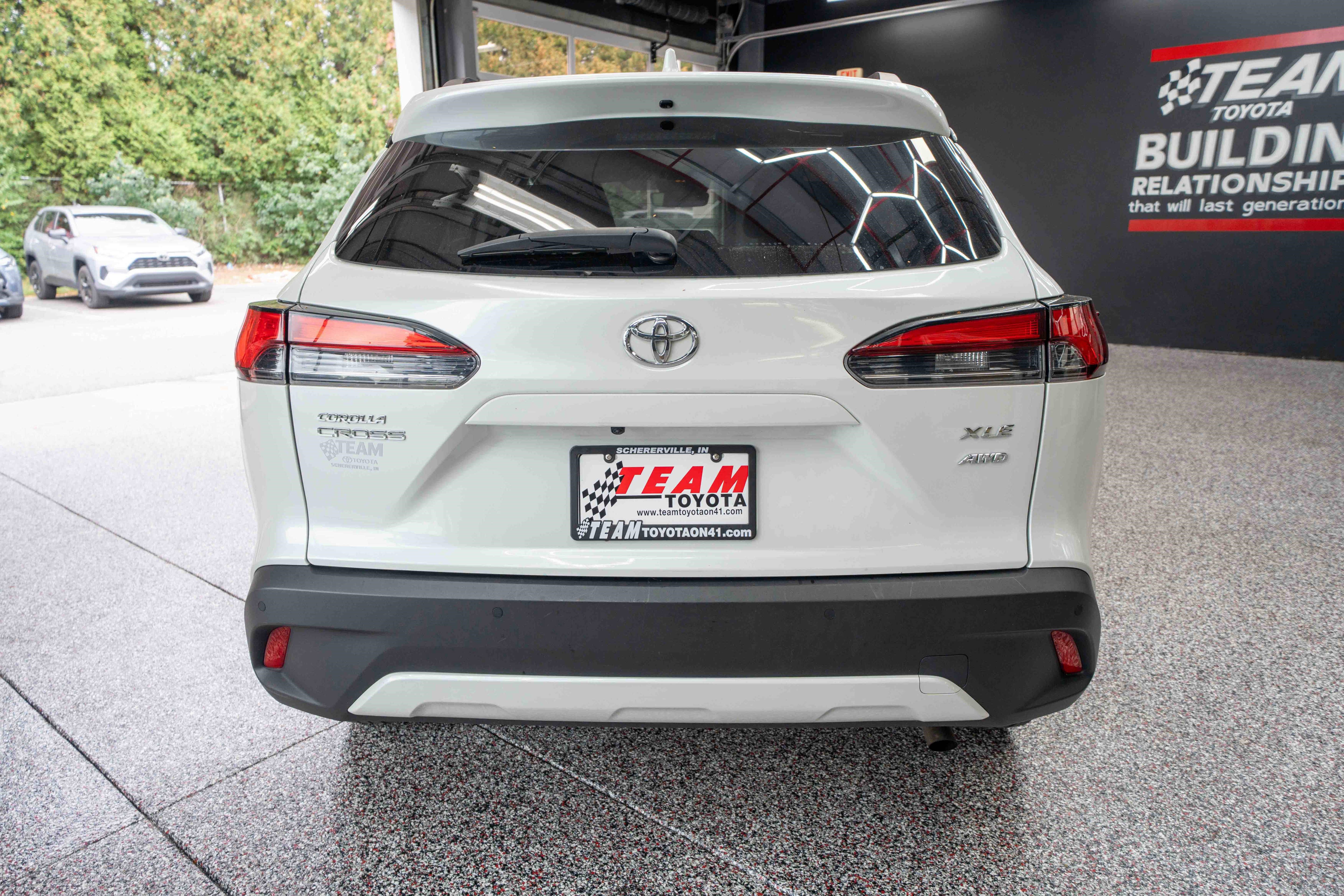 Used 2023 Toyota Corolla Cross XLE image 3