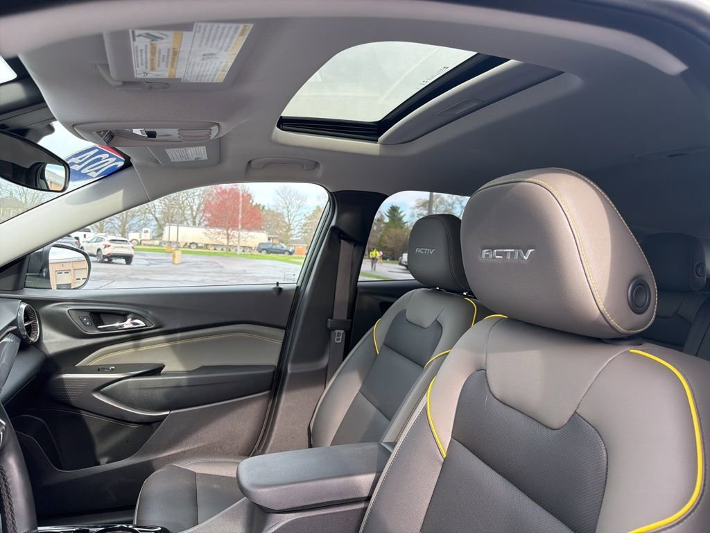 Used 2024 Chevrolet Trax ACTIV w/ Sunroof Package image 13