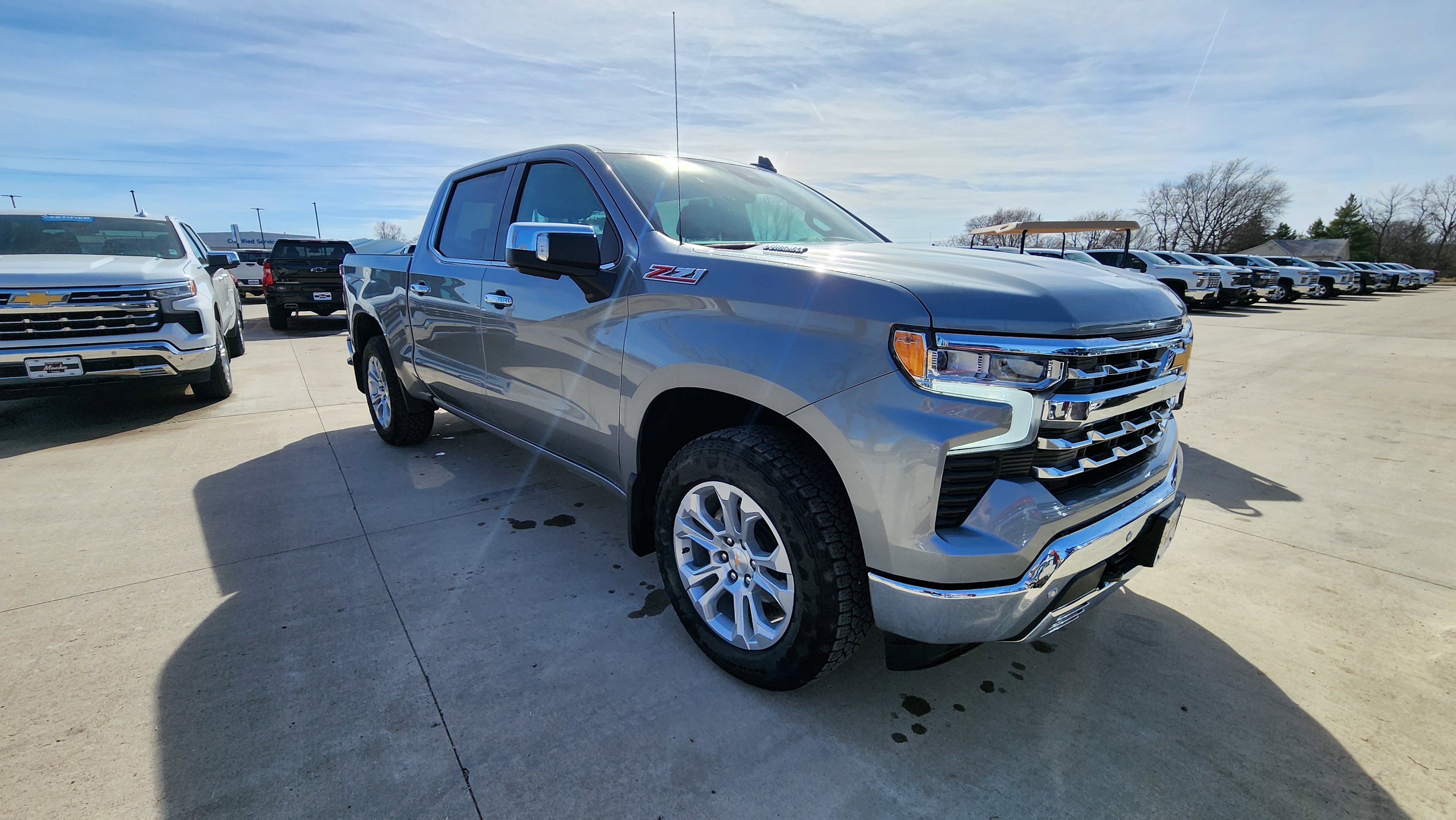 Used 2025 Chevrolet Silverado 1500 LTZ w/ LTZ Premium Package image 3