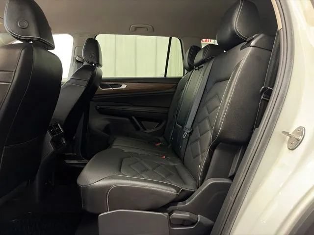 Used 2024 Volkswagen Atlas SE AWD/4WD image 13