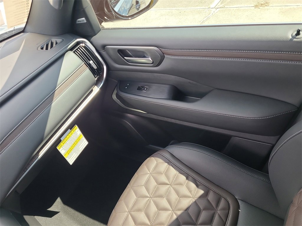 New 2025 Nissan Armada Platinum Reserve image 10