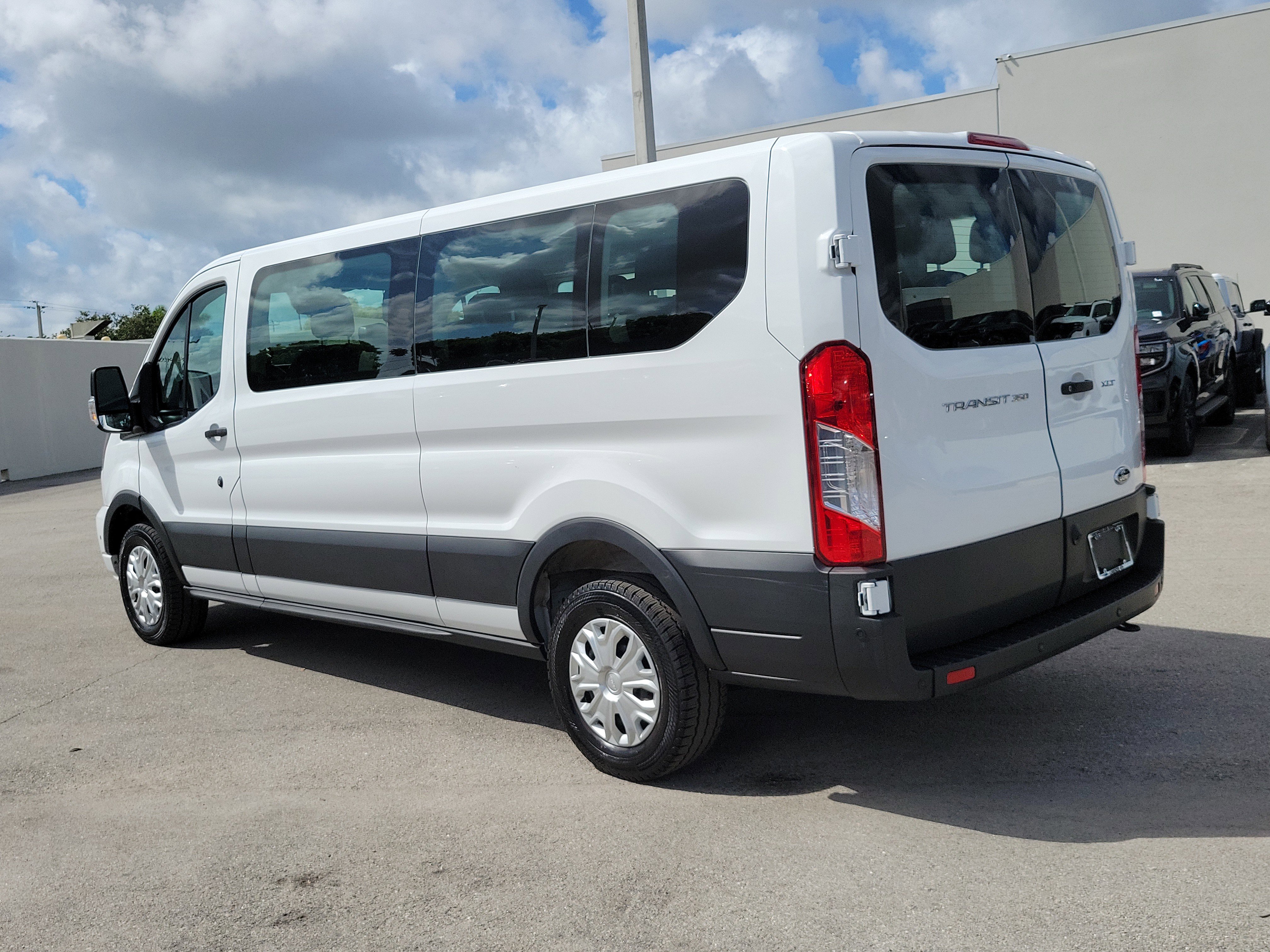 Used 2025 Ford Transit 350 XLT RWD image 7
