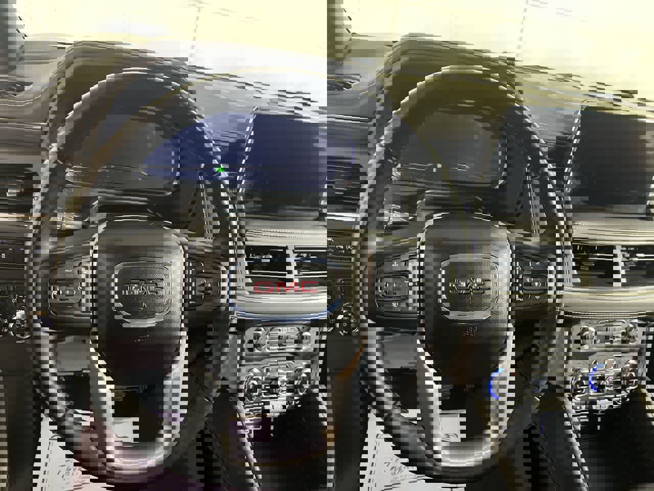 Used 2024 GMC Yukon SLT image 16