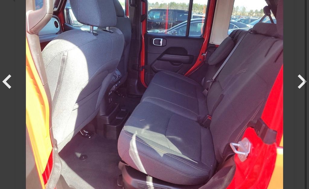 Used 2025 Jeep Wrangler Unlimited Sahara image 13