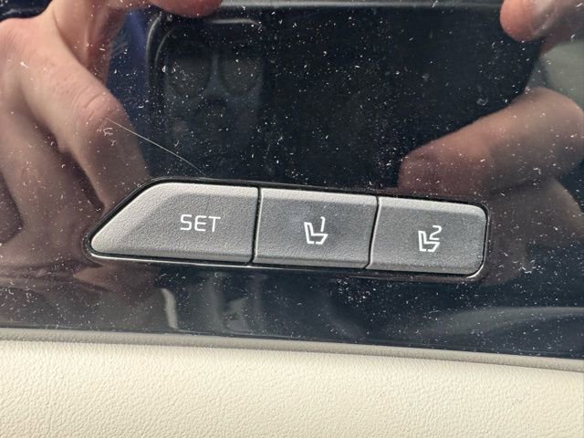 Used 2022 Kia Carnival SX image 17