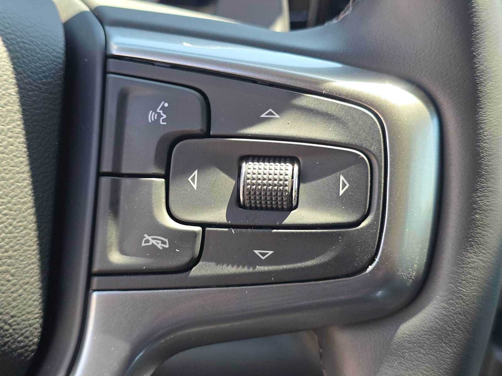 Used 2025 Chevrolet Silverado 1500 LT Trail Boss w/ Convenience Package II AWD/4WD image 29