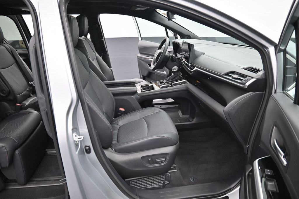 Used 2025 Toyota Sienna Limited AWD/4WD image 39