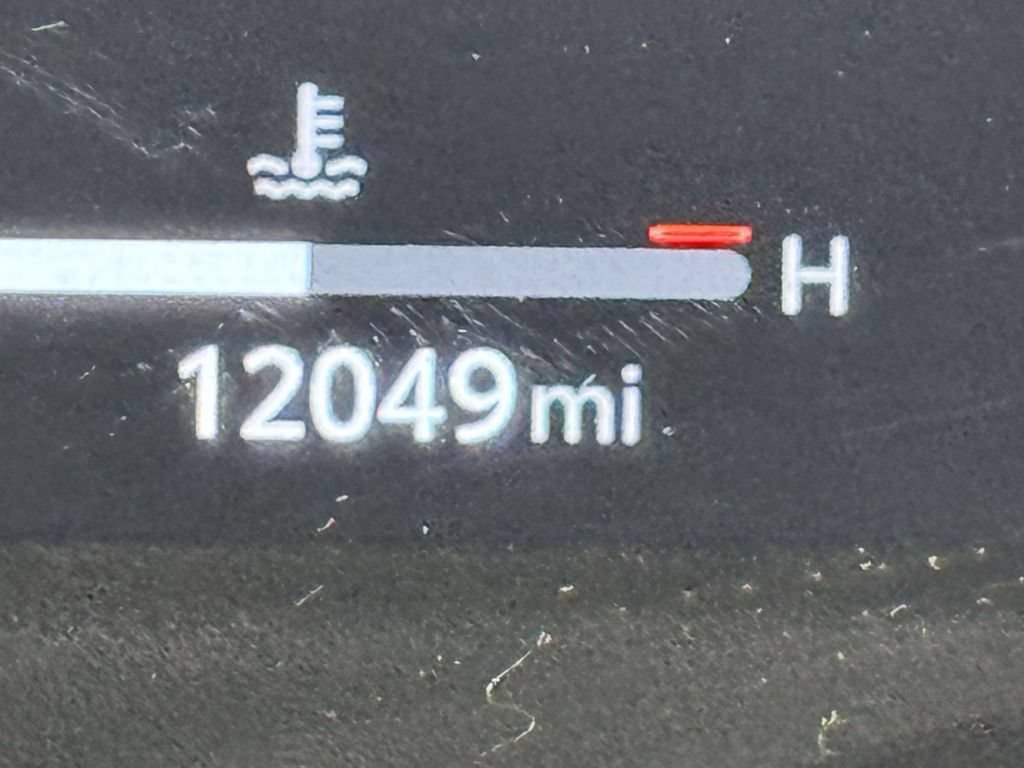 Used 2025 Toyota Sienna XLE Woodland Edition AWD/4WD image 2