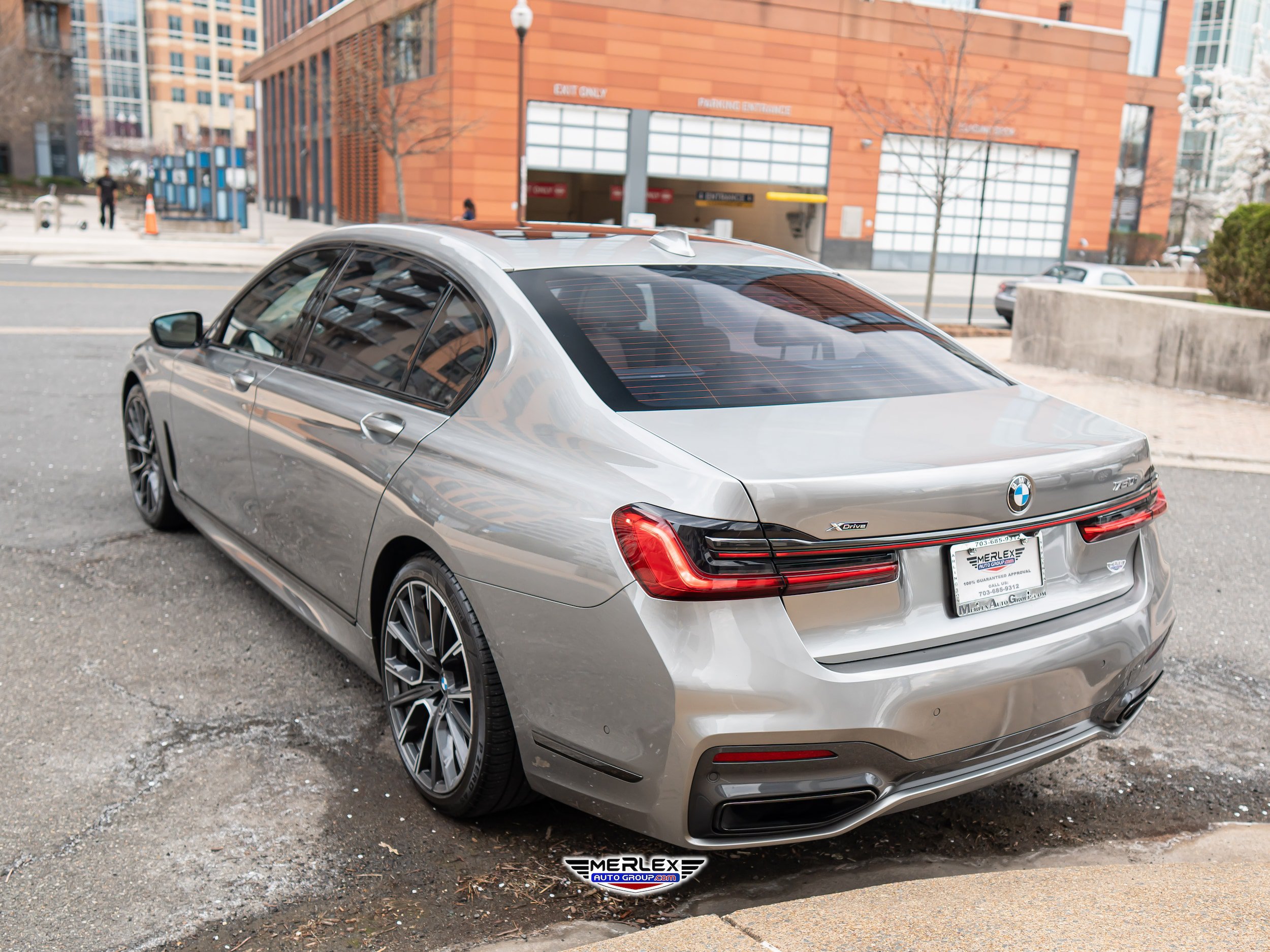 Used 2021 BMW 750i xDrive w/ M Sport Package AWD/4WD image 5