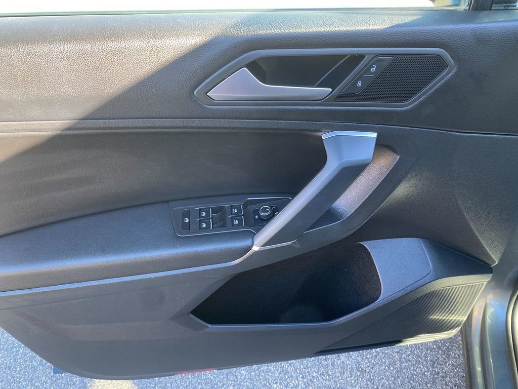 Used 2020 Volkswagen Tiguan SE R-Line image 11