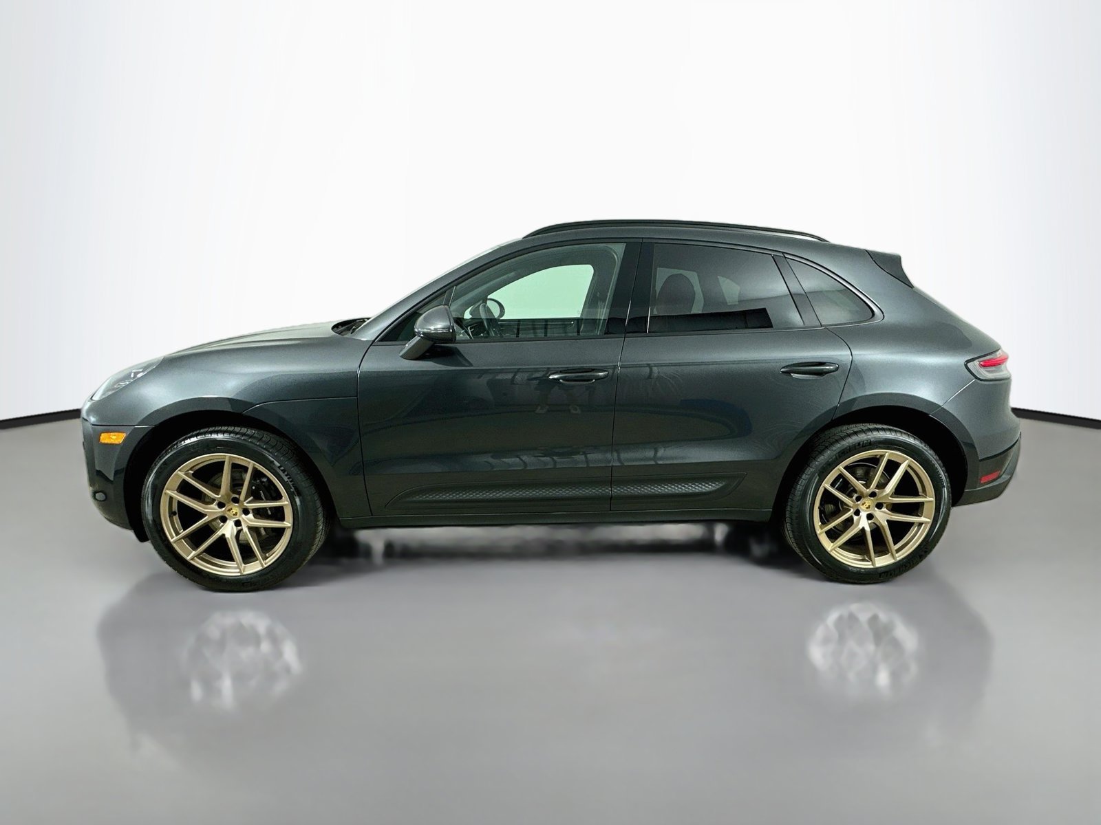 Used 2026 Porsche Macan AWD/4WD image 8