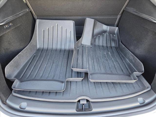 Used 2023 Tesla Model Y Performance image 6