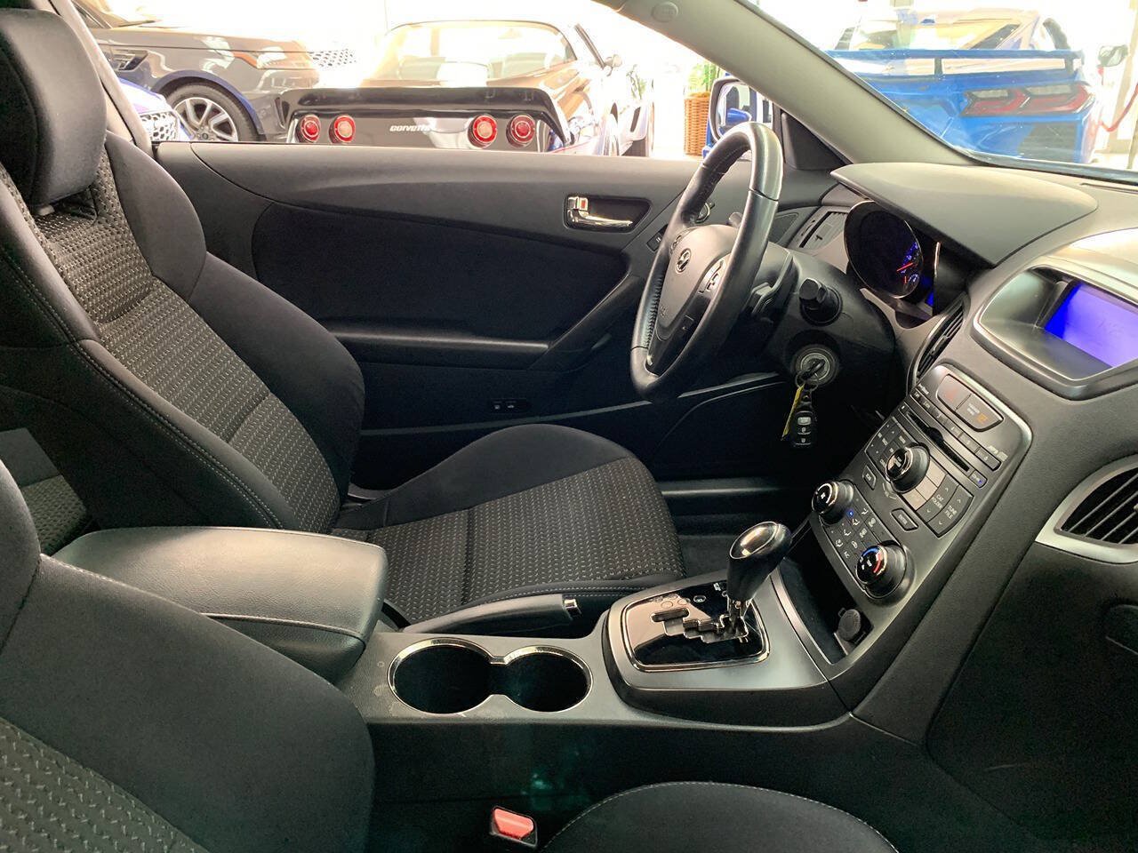 Used 2011 Hyundai Genesis 2.0T RWD image 9