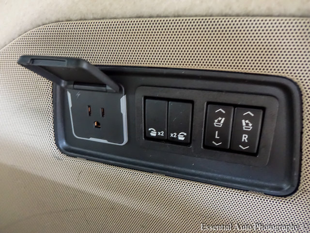 Certified 2022 Cadillac Escalade Premium Luxury w/ LPO, Illumination Package AWD/4WD image 29
