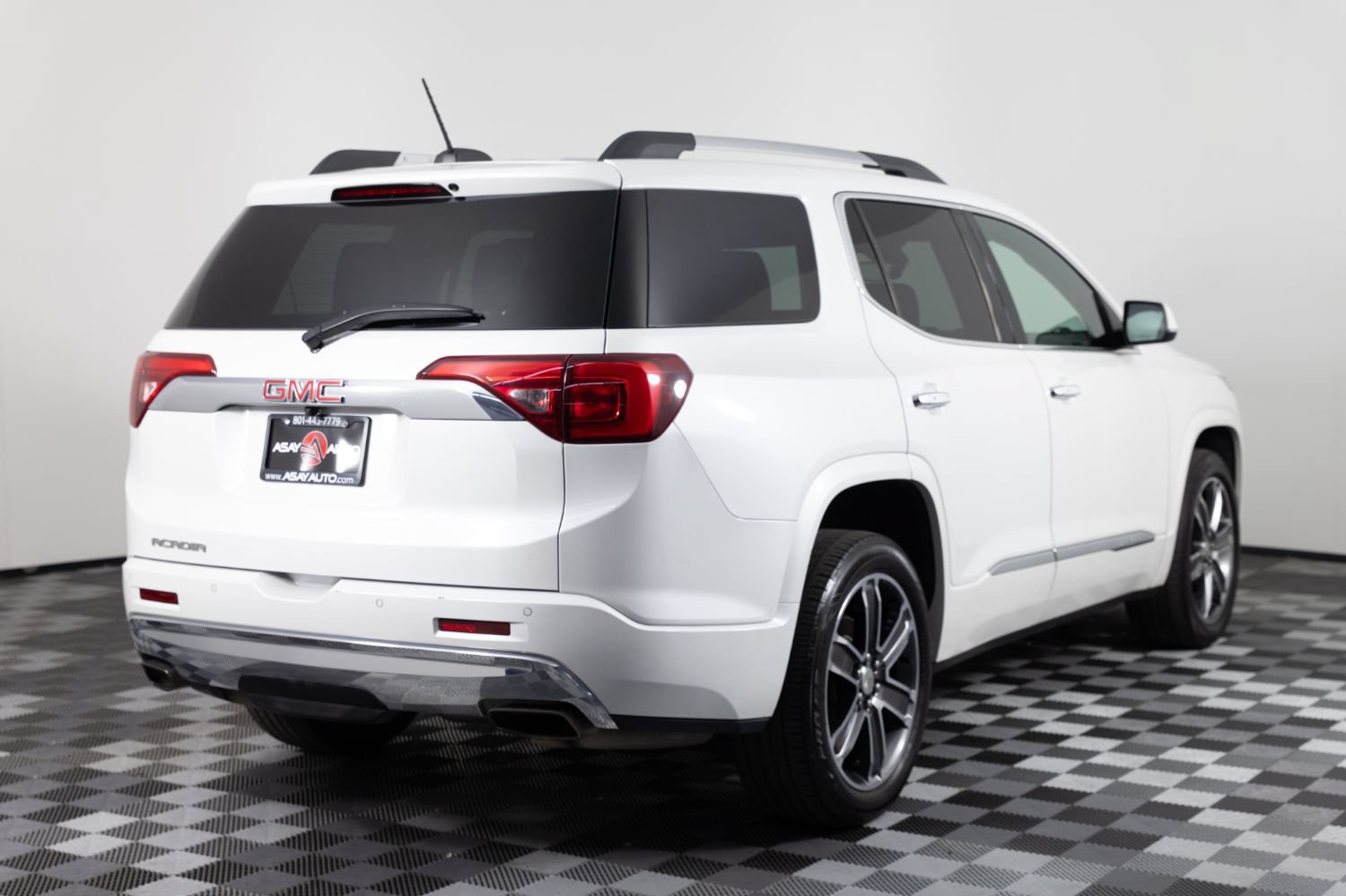 Used 2017 GMC Acadia Denali w/ Technology Package FWD image 7