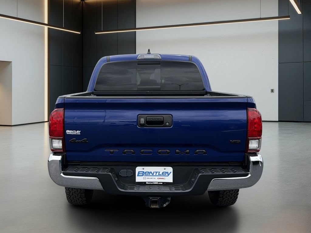 Used 2022 Toyota Tacoma SR5 AWD/4WD image 5