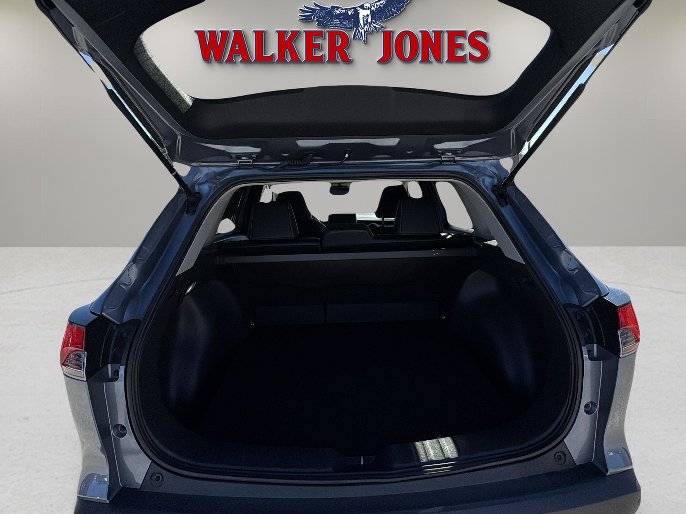 Used 2024 Toyota Corolla Cross XLE image 16