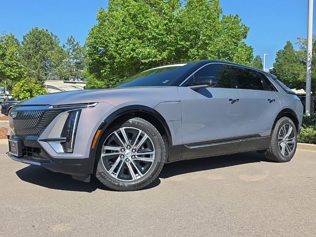 Used 2026 Cadillac Lyriq Premium Luxury AWD/4WD image 2