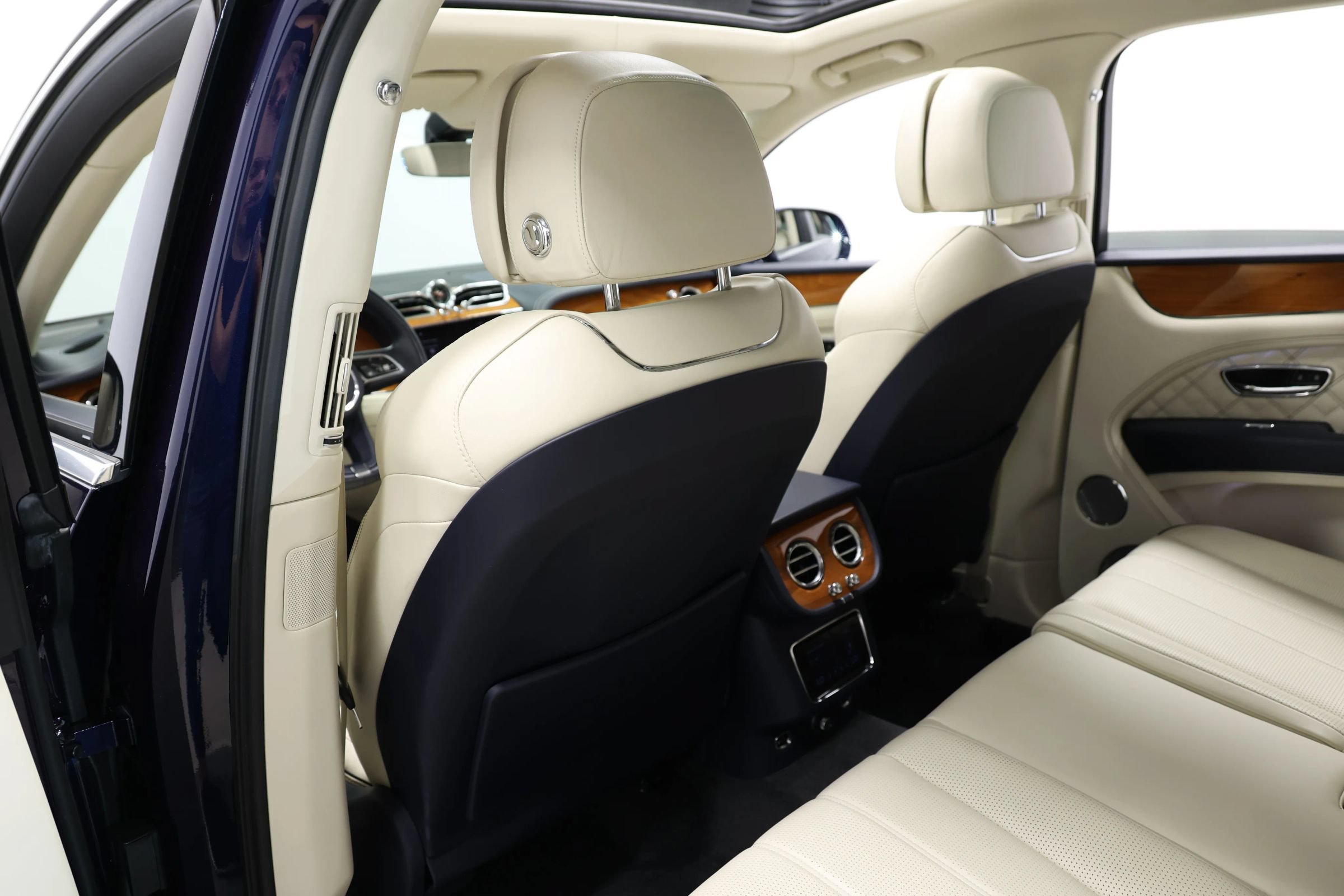 Used 2021 Bentley Bentayga w/ First Edition Specification AWD/4WD image 67