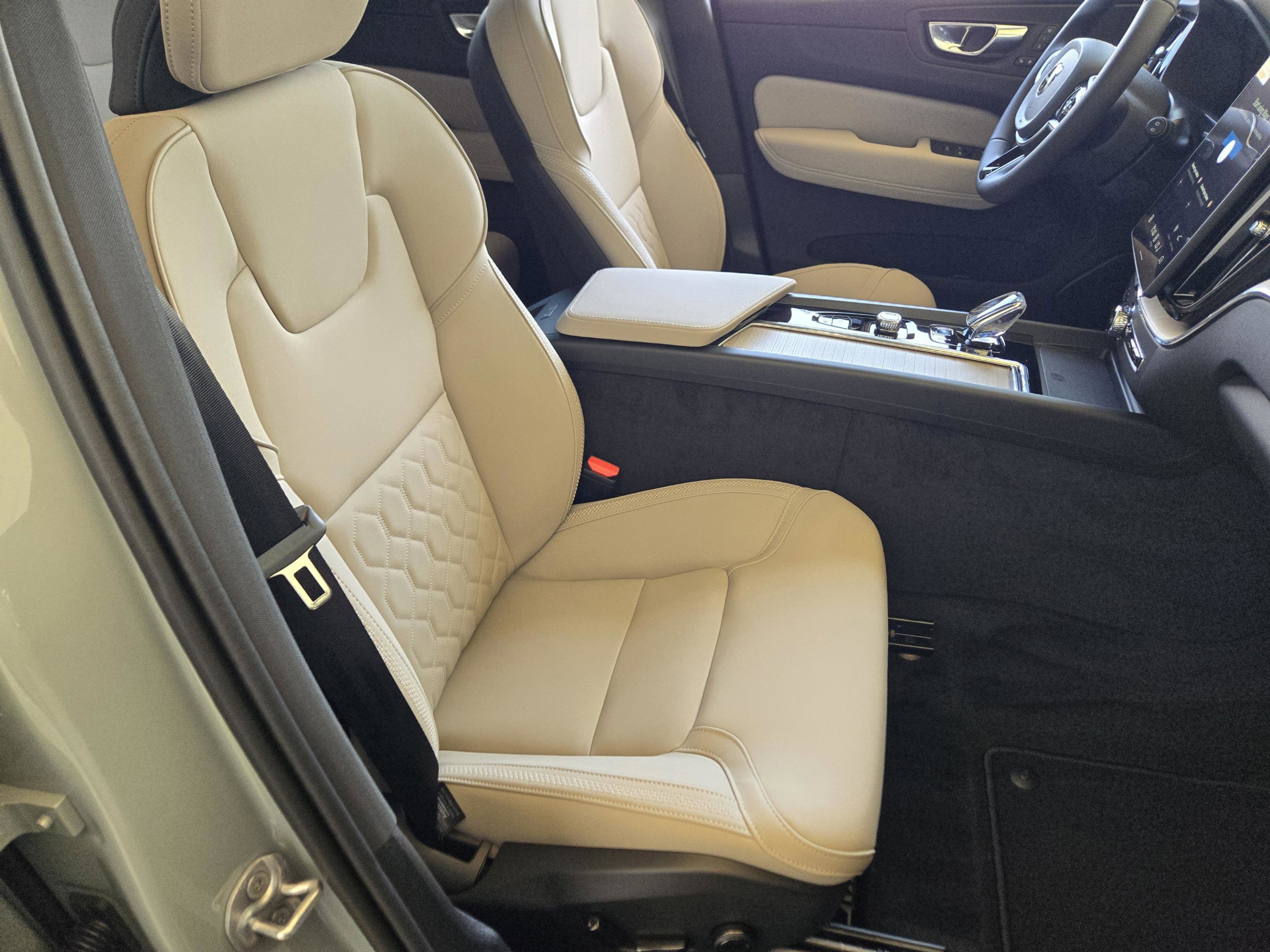 New 2026 Volvo XC60 B5 Plus w/ Protection Package Premier image 18