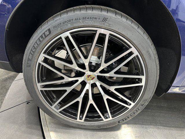 New 2025 Porsche Macan image 14