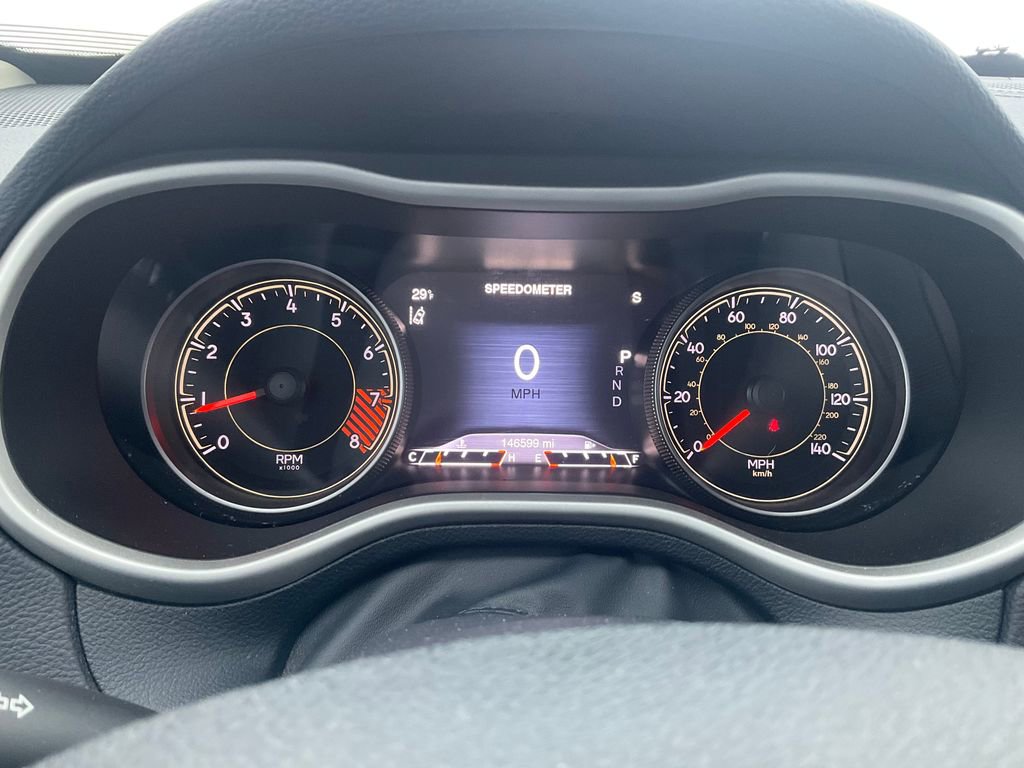 Used 2015 Jeep Cherokee Limited w/ Luxury Group AWD/4WD image 8