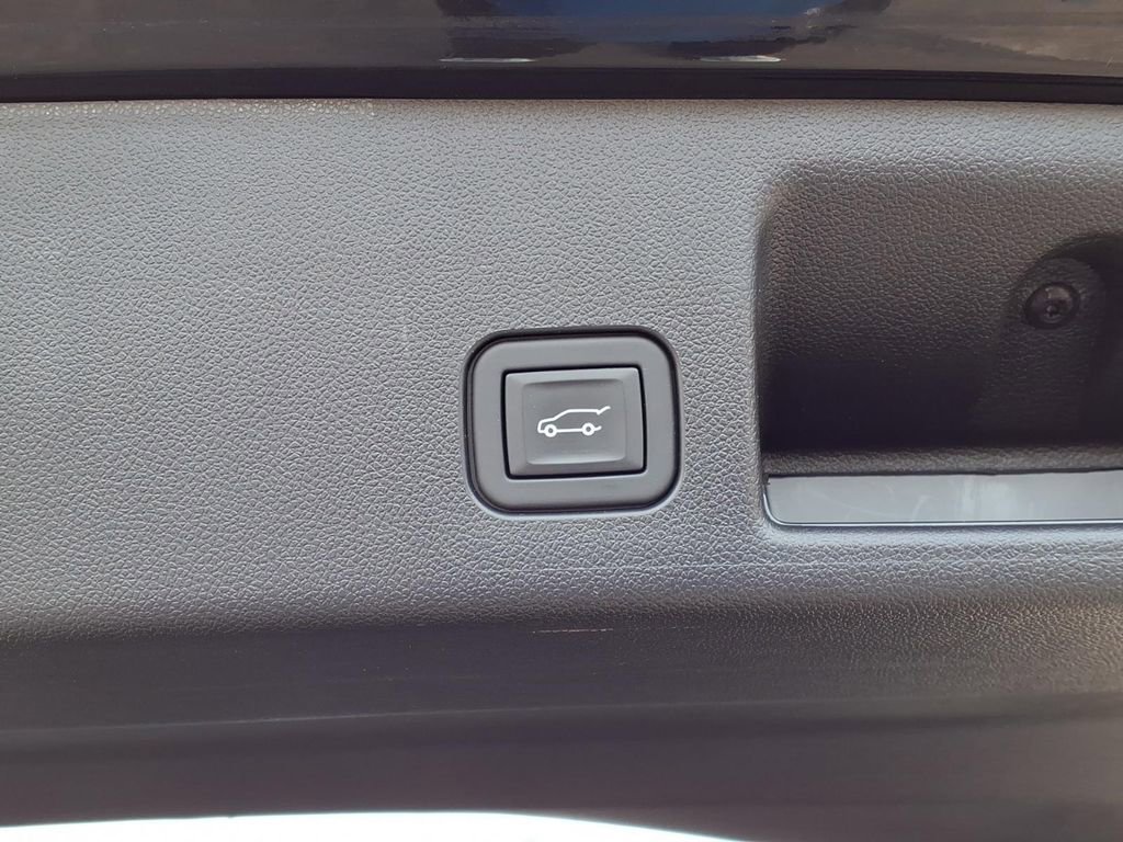 Used 2024 Chevrolet Equinox EV RS image 7