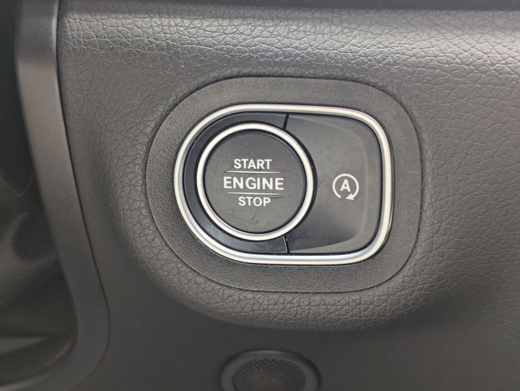 Used 2025 Mercedes-Benz GLS 450 4MATIC image 17
