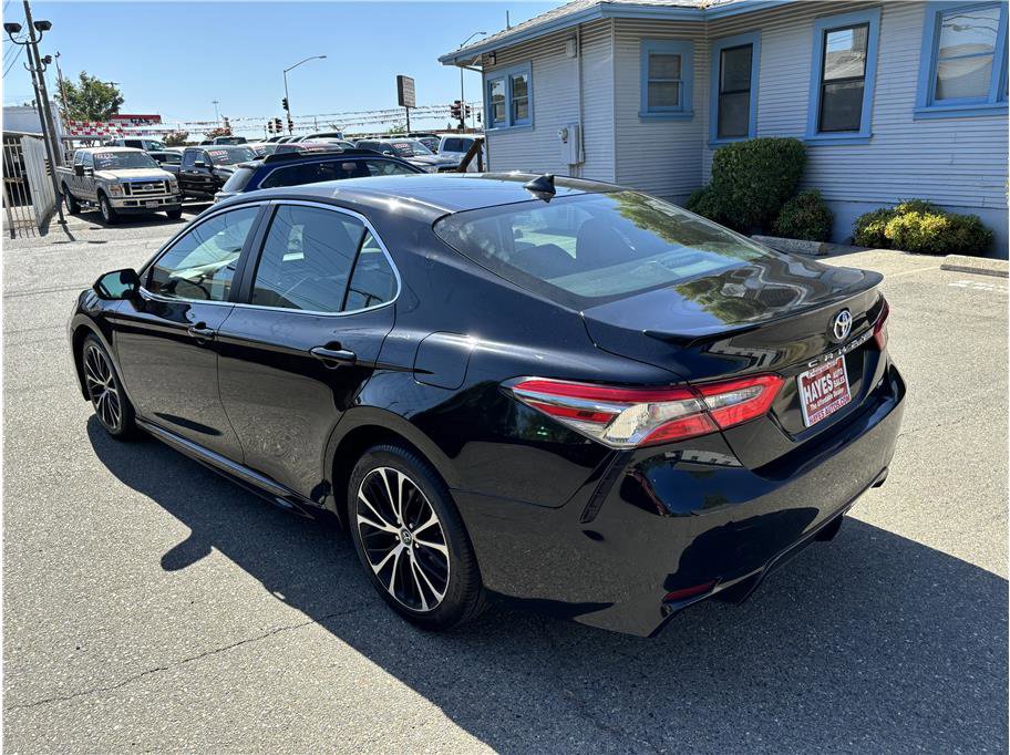 Used 2019 Toyota Camry SE image 5