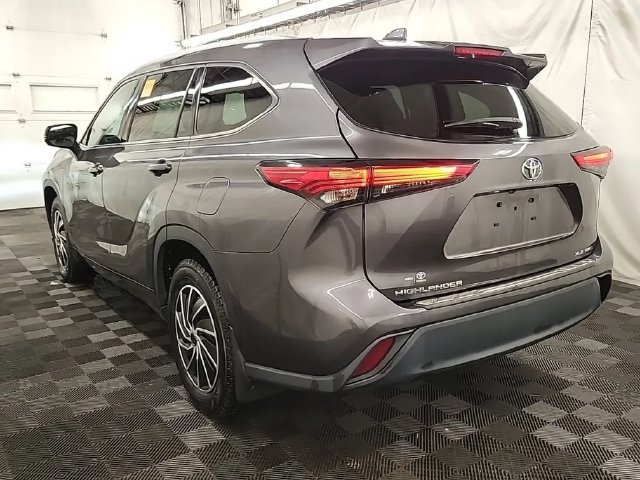 Used 2022 Toyota Highlander XLE AWD/4WD image 7