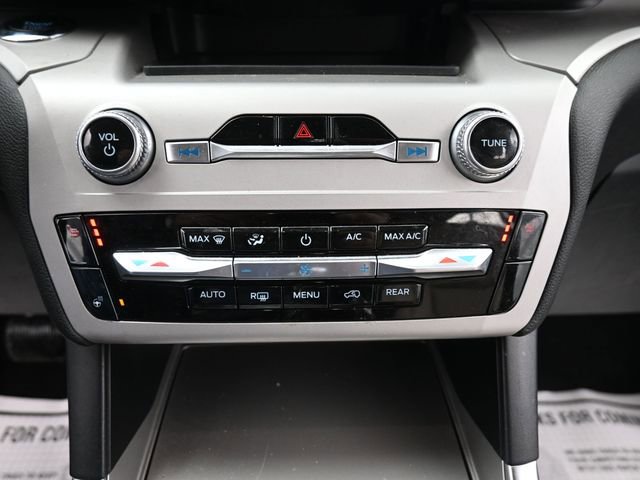 Used 2023 Ford Explorer XLT w/ Equipment Group 202A AWD/4WD image 16