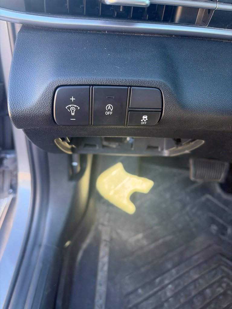Used 2024 Hyundai Elantra SE FWD image 13