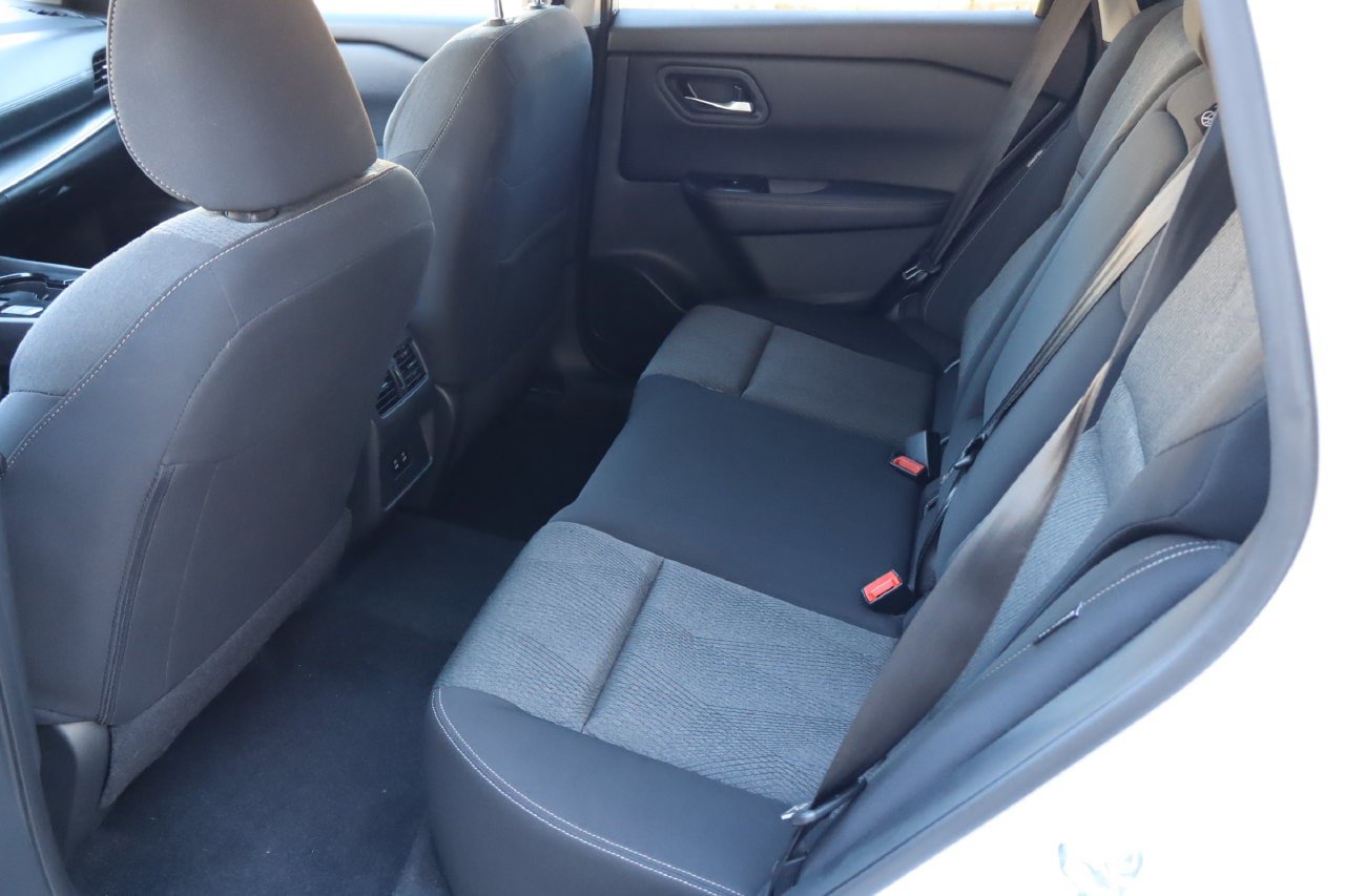 Used 2024 Nissan Rogue SV FWD image 5