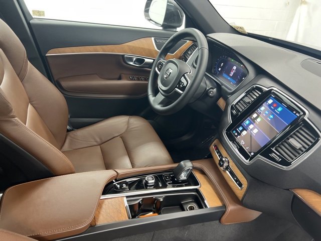 Used 2024 Volvo XC90 B6 Plus image 24